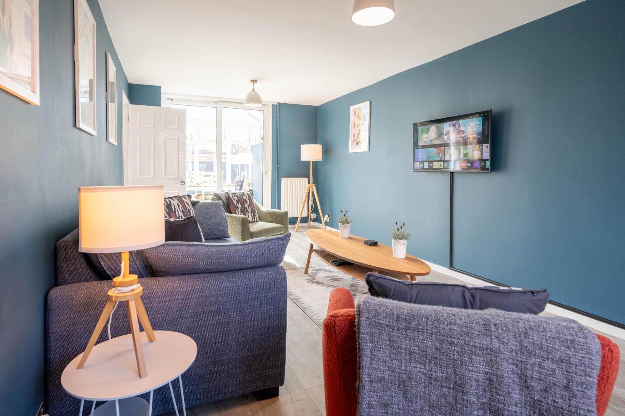 Gatwick Place - 4 Bed 2 Bath Self Contained House With Private Garden Horley Dış mekan fotoğraf