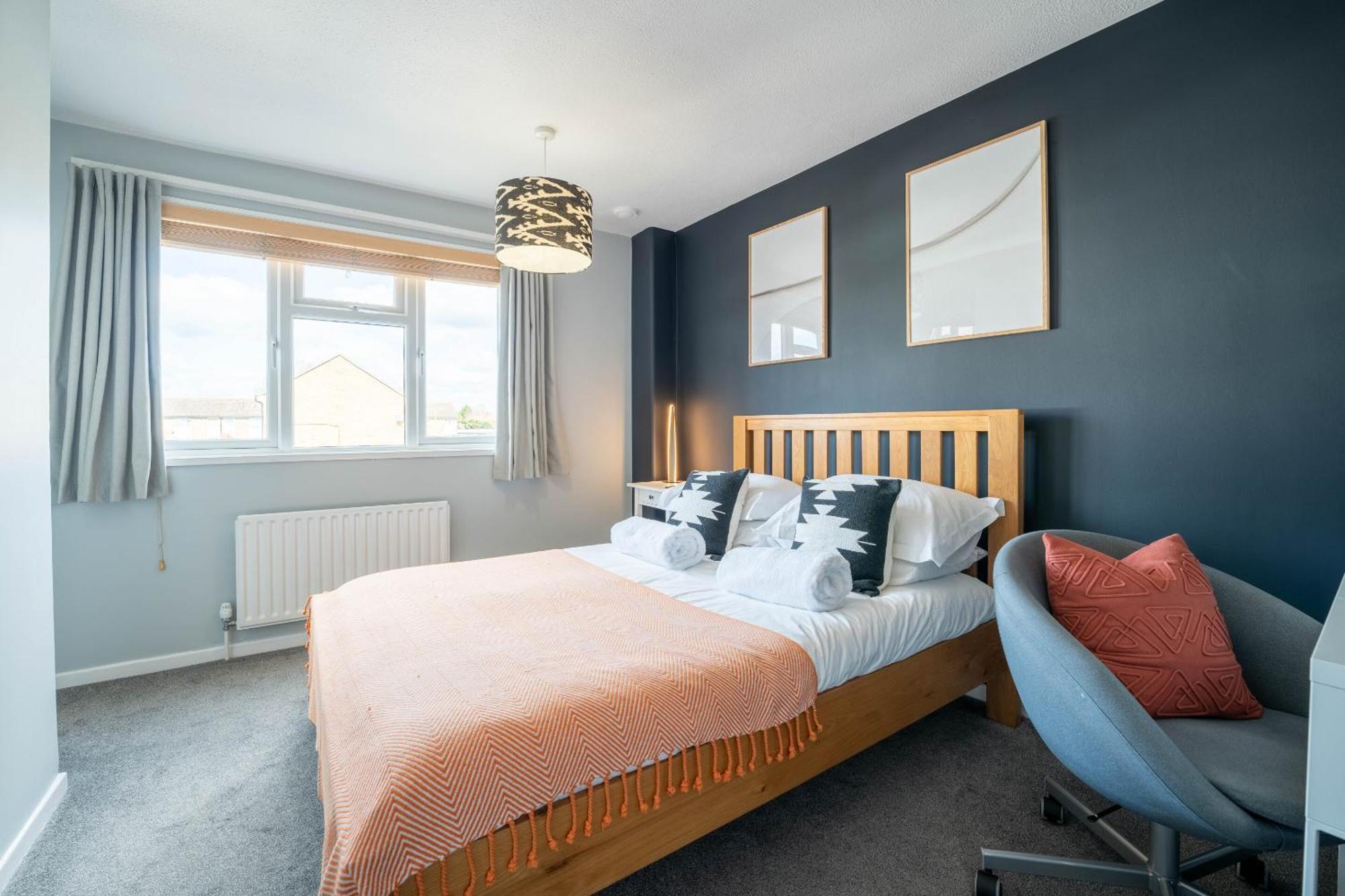 Gatwick Place - 4 Bed 2 Bath Self Contained House With Private Garden Horley Dış mekan fotoğraf