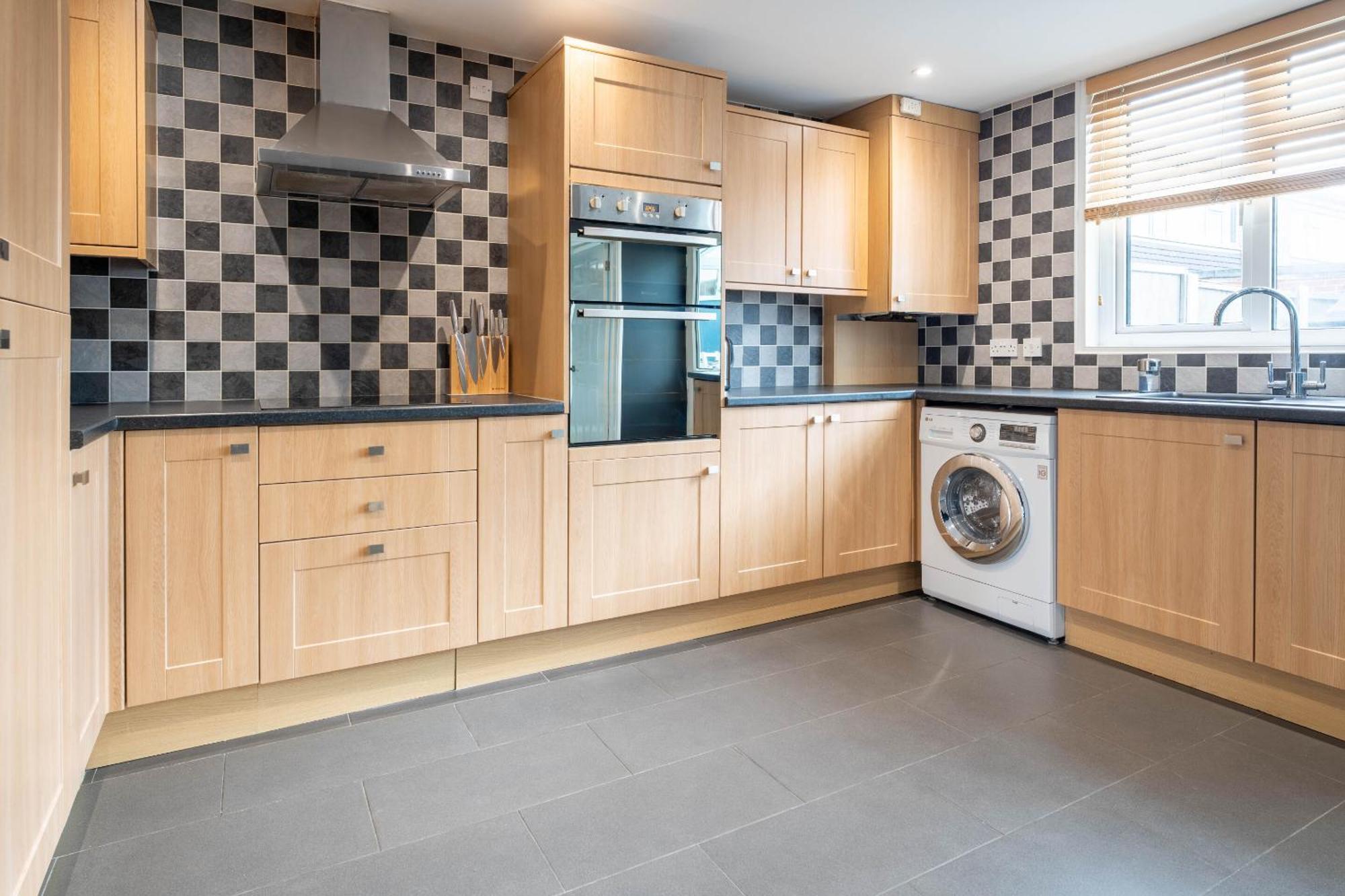 Gatwick Place - 4 Bed 2 Bath Self Contained House With Private Garden Horley Dış mekan fotoğraf