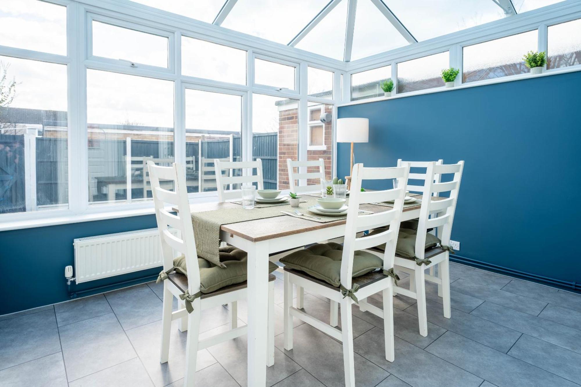 Gatwick Place - 4 Bed 2 Bath Self Contained House With Private Garden Horley Dış mekan fotoğraf