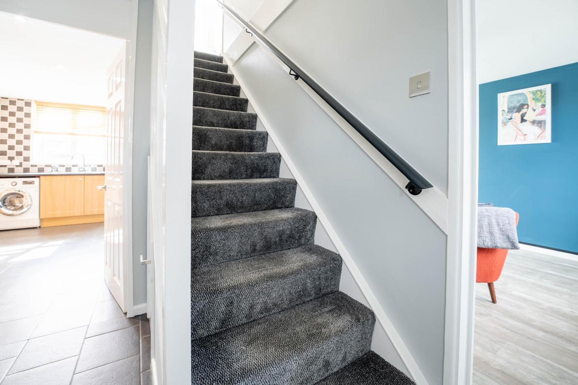 Gatwick Place - 4 Bed 2 Bath Self Contained House With Private Garden Horley Dış mekan fotoğraf